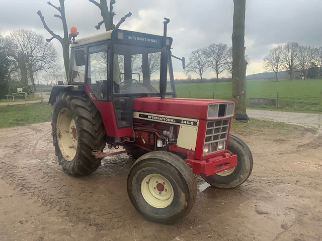 1980 international 844-s tweewielaangedreven landbouwtractor - afbeelding 12 van  25