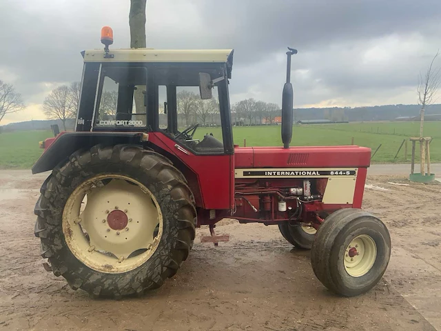 1980 international 844-s tweewielaangedreven landbouwtractor - afbeelding 19 van  25