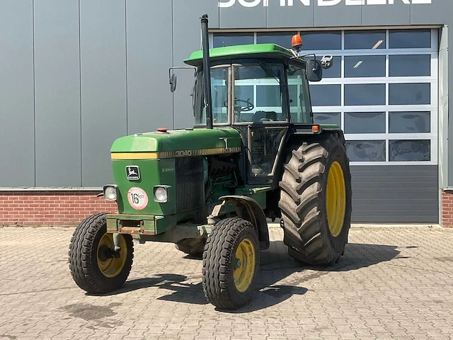 1980 john deere 3040 vierwielaangedreven landbouwtractor - afbeelding 1 van  21