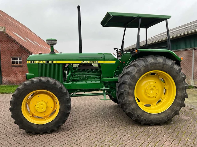 1980 john deere 3340 vierwielaangedreven landbouwtractor - afbeelding 26 van  30