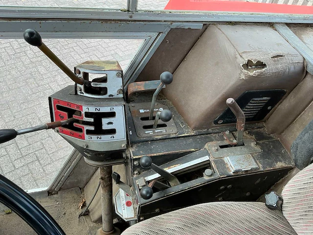 1980 massey ferguson 2620 vierwielaangedreven landbouwtractor - afbeelding 20 van  32