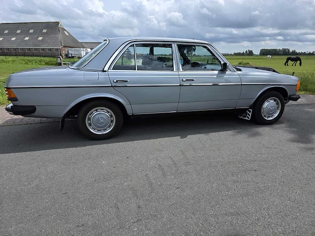 1980 mercedes-benz 300d oldtimer - afbeelding 2 van  55