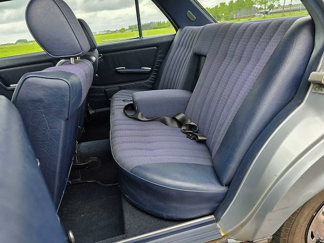 1980 mercedes-benz 300d oldtimer - afbeelding 18 van  55