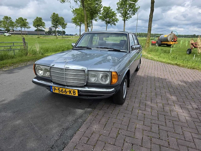 1980 mercedes-benz 300d oldtimer - afbeelding 12 van  55
