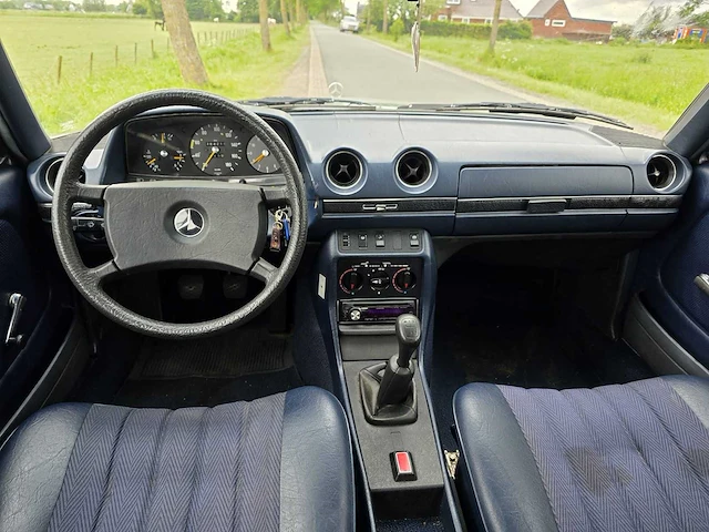 1980 mercedes-benz 300d oldtimer - afbeelding 25 van  55