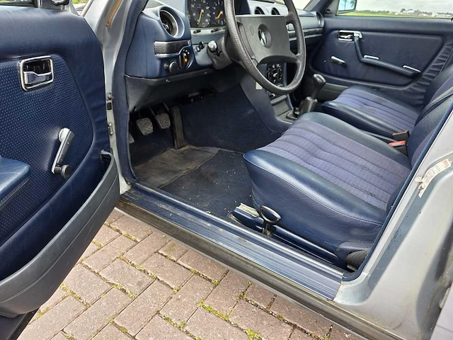1980 mercedes-benz 300d oldtimer - afbeelding 31 van  55