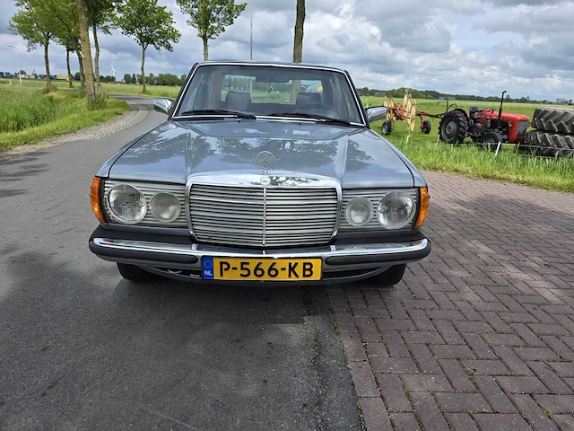 1980 mercedes-benz 300d oldtimer - afbeelding 23 van  55