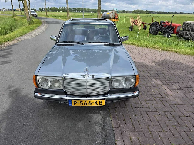 1980 mercedes-benz 300d oldtimer - afbeelding 34 van  55