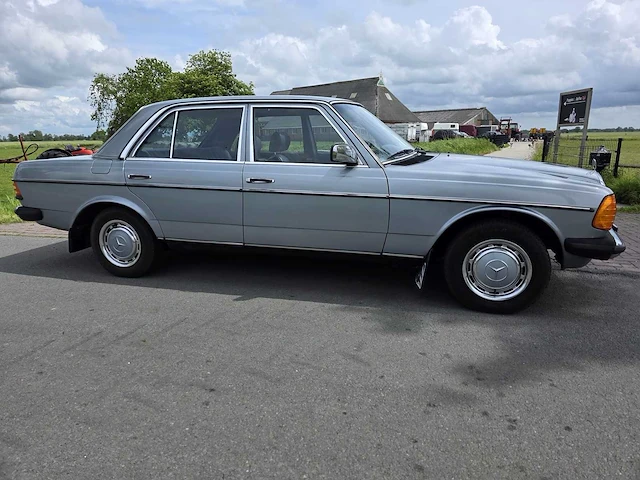 1980 mercedes-benz 300d oldtimer - afbeelding 55 van  55