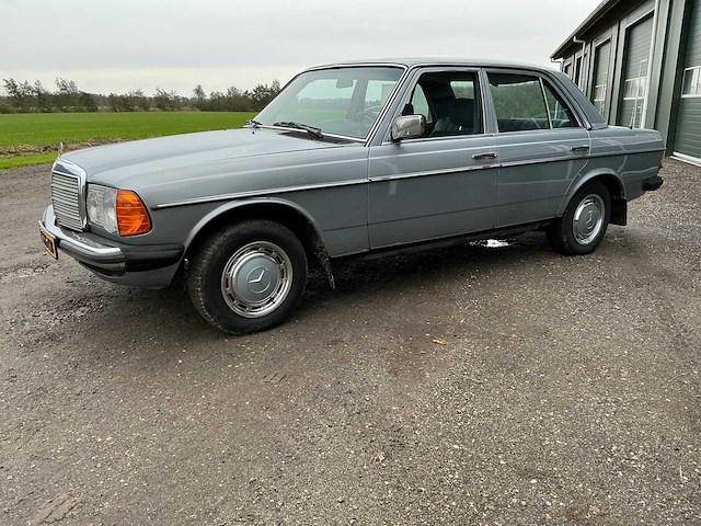 1980 mercedes-benz w123 300d wegenbelasting vrij ! personenauto - afbeelding 12 van  29