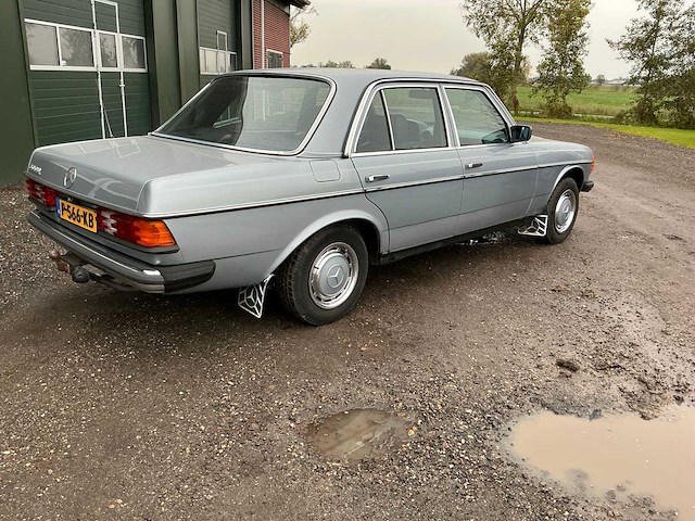 1980 mercedes-benz w123 300d wegenbelasting vrij ! personenauto - afbeelding 27 van  29