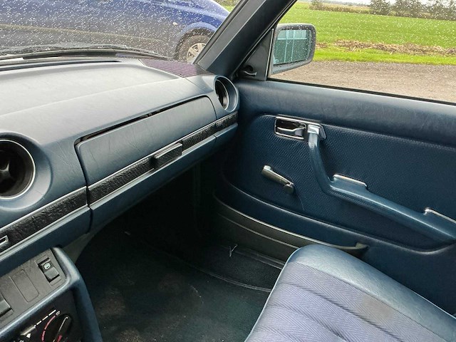 1980 mercedes-benz w123 300d wegenbelasting vrij ! personenauto - afbeelding 17 van  29