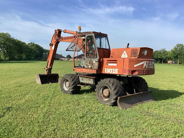 1982 atlas ab 1302 e banden graafmachine - afbeelding 16 van  22