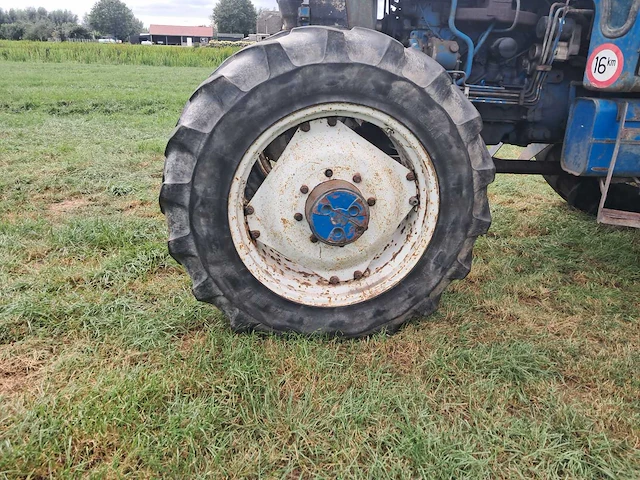 1982 ford 7710 vierwielaangedreven landbouwtractor - afbeelding 2 van  16