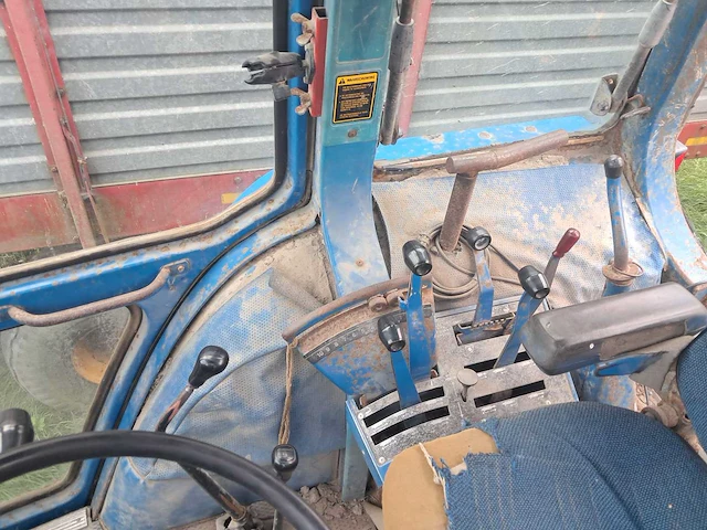 1982 ford 7710 vierwielaangedreven landbouwtractor - afbeelding 6 van  16