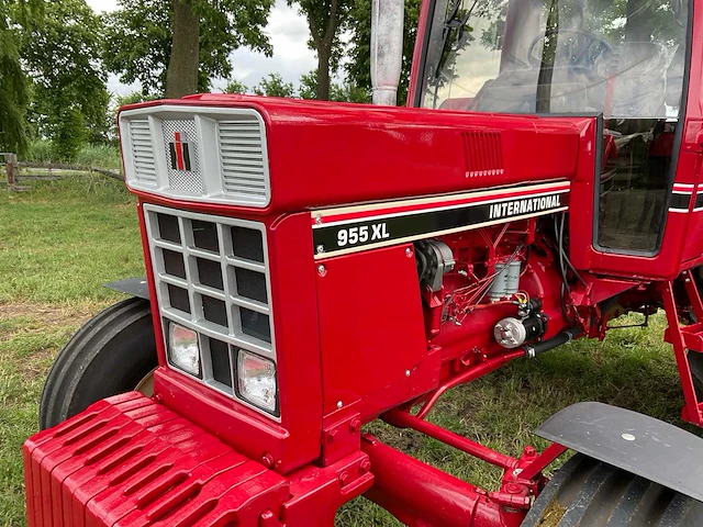 1982 international 955 xl tweewielaangedreven landbouwtractor - afbeelding 2 van  49