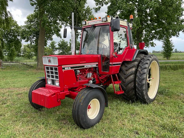 1982 international 955 xl tweewielaangedreven landbouwtractor - afbeelding 1 van  49