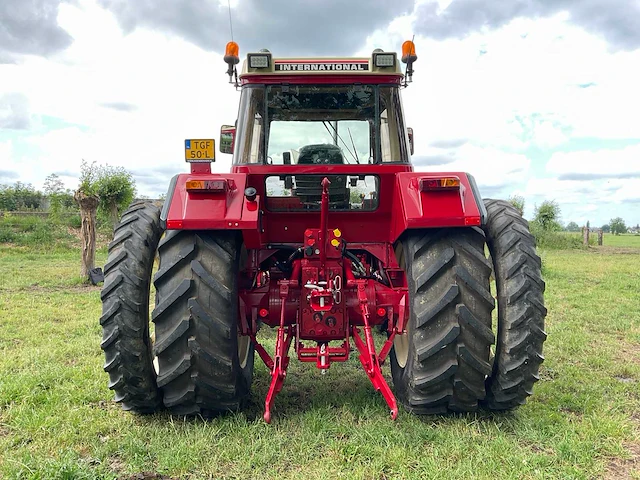 1982 international 955 xl tweewielaangedreven landbouwtractor - afbeelding 34 van  49