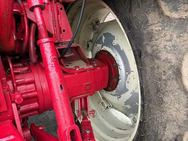 1982 international harvester 845 xl vierwielaangedreven landbouwtractor - afbeelding 15 van  40