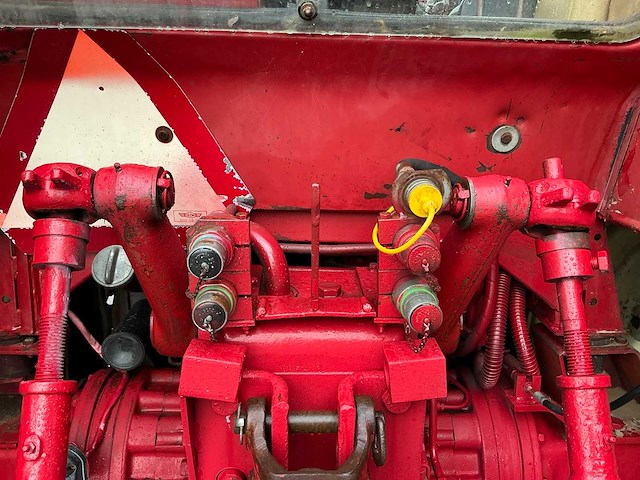 1982 international harvester 845 xl vierwielaangedreven landbouwtractor - afbeelding 16 van  40