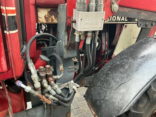 1982 international harvester 845 xl vierwielaangedreven landbouwtractor - afbeelding 17 van  40