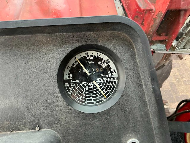 1982 international harvester 845 xl vierwielaangedreven landbouwtractor - afbeelding 24 van  40