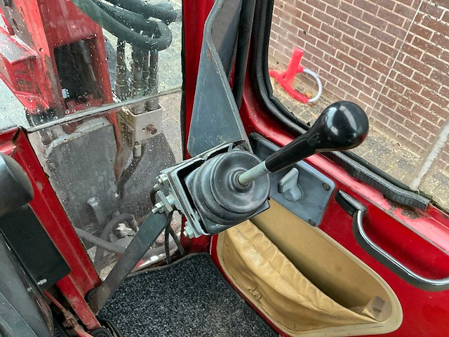 1982 international harvester 845 xl vierwielaangedreven landbouwtractor - afbeelding 31 van  40