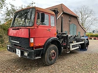 1982 magirus deutz 256m19 haakarm vrachtwagen met kraan - afbeelding 1 van  44