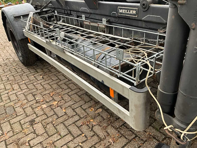 1982 magirus deutz 256m19 haakarm vrachtwagen met kraan - afbeelding 33 van  44