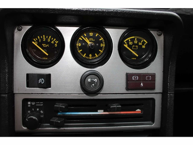 1983 porsche 944 oldtimer - afbeelding 18 van  39