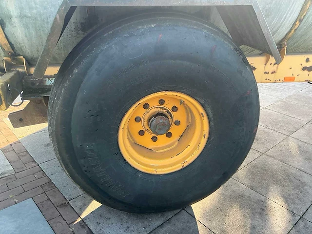 1983 veenhuis 6800 mesttank / watertank - afbeelding 17 van  18