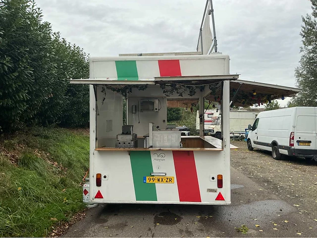 1984 evels foodtruck - afbeelding 45 van  65