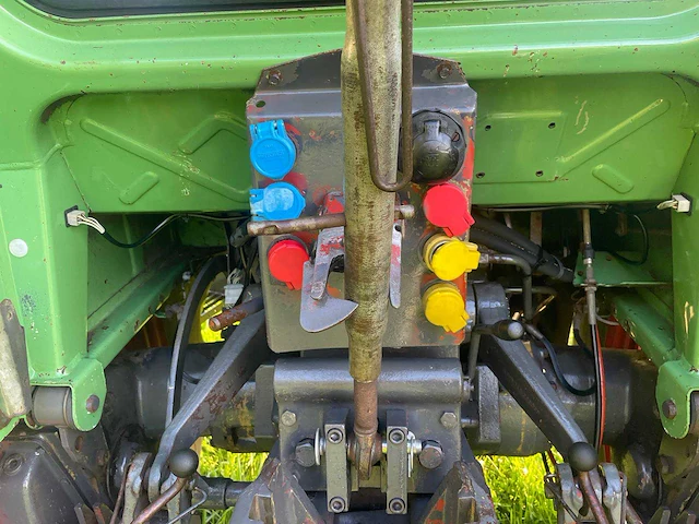 1984 fendt farmer 304 ls turbomatik tweewielaangedreven landbouwtractor - afbeelding 3 van  13