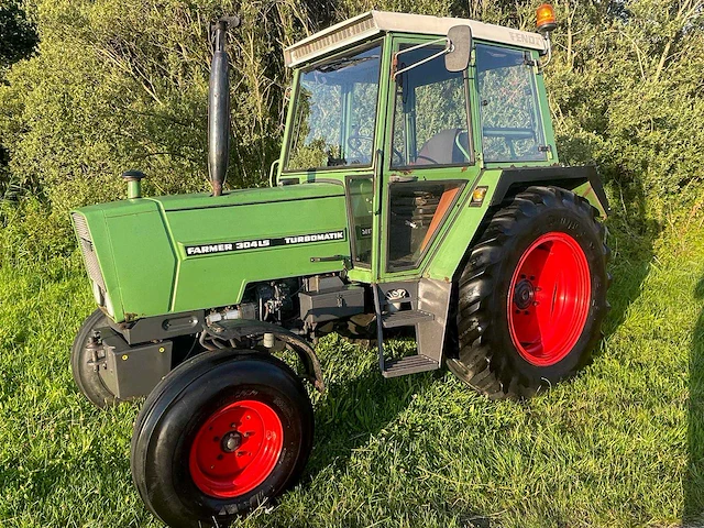 1984 fendt farmer 304 ls turbomatik tweewielaangedreven landbouwtractor - afbeelding 1 van  13
