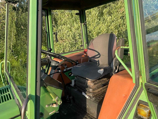 1984 fendt farmer 304 ls turbomatik tweewielaangedreven landbouwtractor - afbeelding 12 van  13