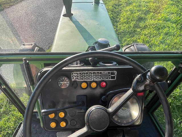1984 fendt farmer 304 ls turbomatik tweewielaangedreven landbouwtractor - afbeelding 13 van  13