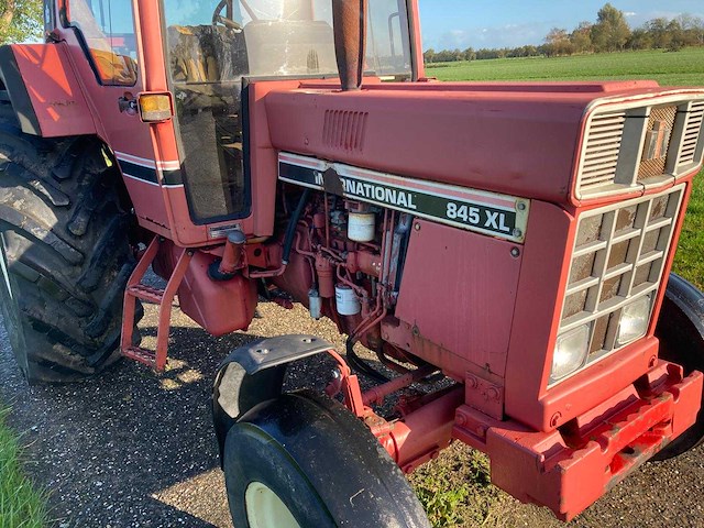1984 international 845xl tweewielaangedreven landbouwtractor - afbeelding 8 van  12