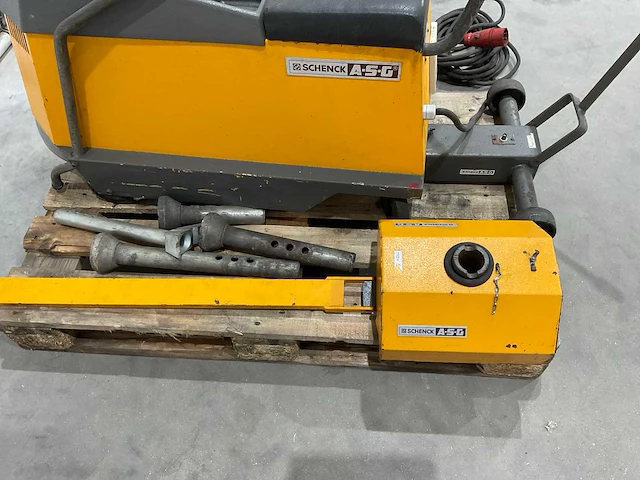 1984 schenck a-s-g raw 03 mobiele banden balanceer machine - afbeelding 2 van  12