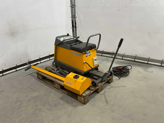 1984 schenck a-s-g raw 03 mobiele banden balanceer machine - afbeelding 5 van  12