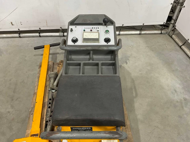 1984 schenck a-s-g raw 03 mobiele banden balanceer machine - afbeelding 9 van  12