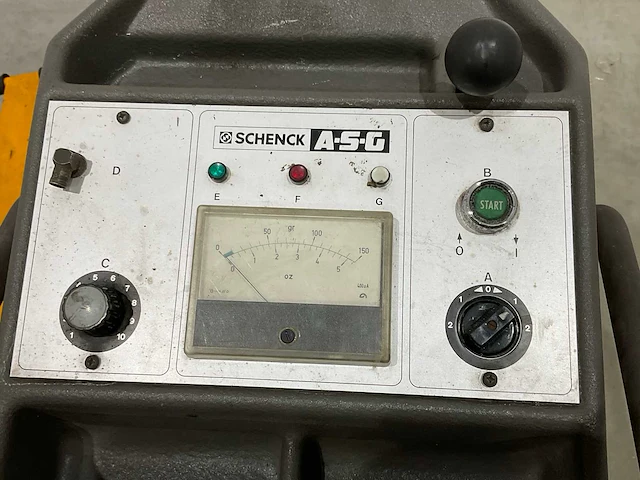 1984 schenck a-s-g raw 03 mobiele banden balanceer machine - afbeelding 12 van  12