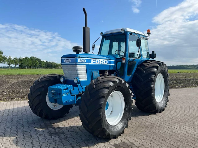 1985 ford 8210 vierwielaangedreven landbouwtractor - afbeelding 1 van  39