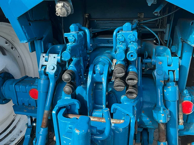 1985 ford 8210 vierwielaangedreven landbouwtractor - afbeelding 18 van  39