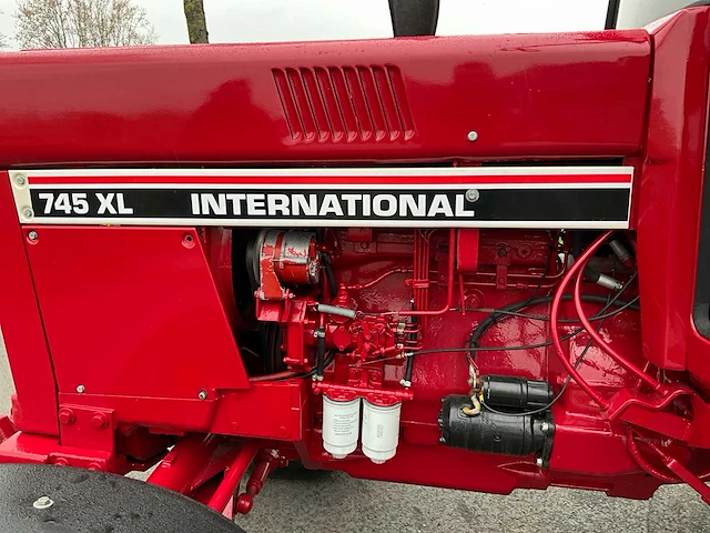 1985 international 745xl ergo-s tweewielaangedreven landbouwtractor - afbeelding 5 van  40