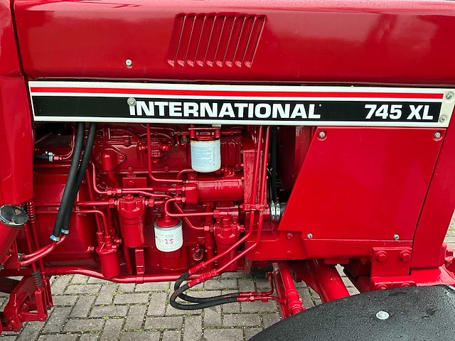 1985 international 745xl ergo-s tweewielaangedreven landbouwtractor - afbeelding 6 van  40