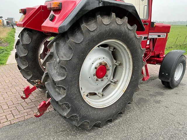 1985 international 745xl ergo-s tweewielaangedreven landbouwtractor - afbeelding 13 van  40