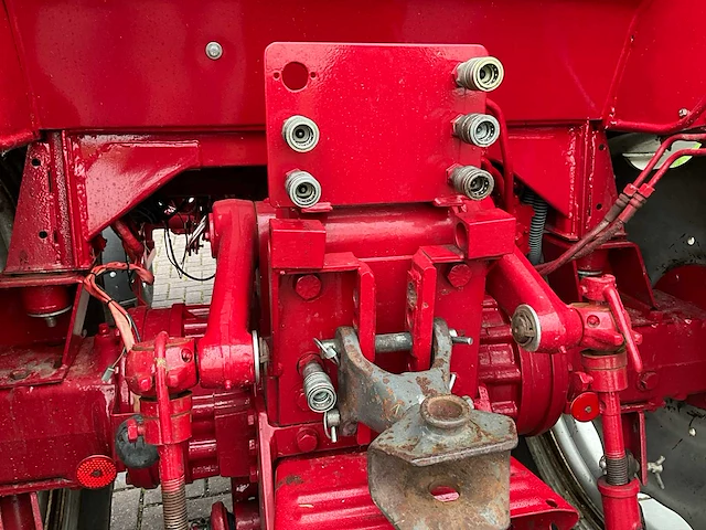 1985 international 745xl ergo-s tweewielaangedreven landbouwtractor - afbeelding 17 van  40