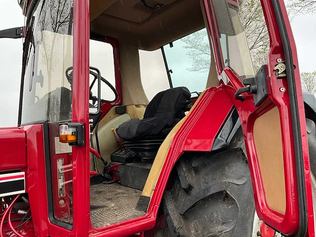 1985 international 745xl ergo-s tweewielaangedreven landbouwtractor - afbeelding 21 van  40
