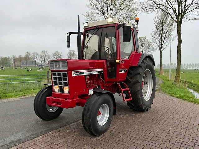 1985 international 745xl ergo-s tweewielaangedreven landbouwtractor - afbeelding 12 van  40