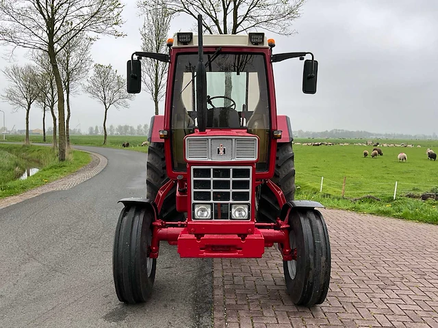1985 international 745xl ergo-s tweewielaangedreven landbouwtractor - afbeelding 23 van  40